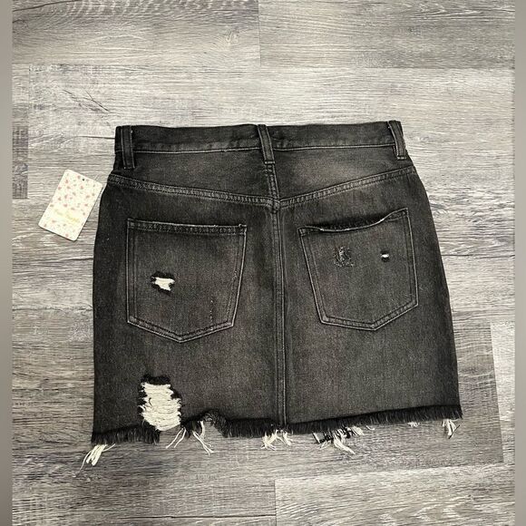 Free People NWT black distressed mini relaxed denim Jean skirt - 26 ($60) - Picture 7 of 13